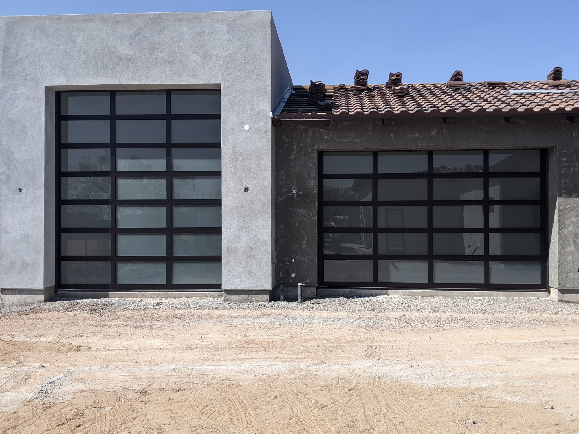 Full-view aluminum and glass doors on modern Arizona home